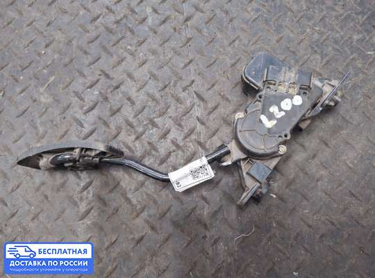 Педальный узел (педаль) на Mitsubishi L200 (KA, KB)
