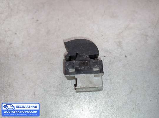 Кнопки стеклоподьемника на Audi A3 (8L)