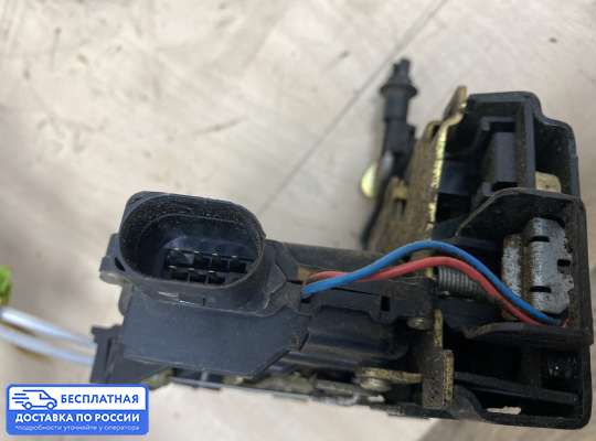 Замок боковой двери на Audi A6 (C5)