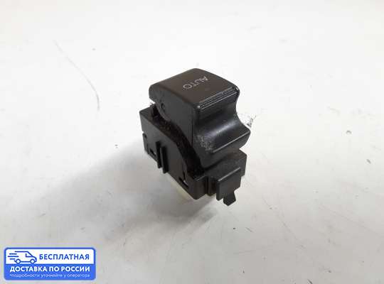 Кнопки стеклоподьемника на Toyota Avensis II (T250)