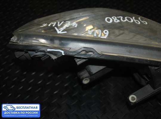 Фара передняя на Opel Zafira B