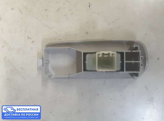 Кнопки стеклоподьемника на Ford Escape