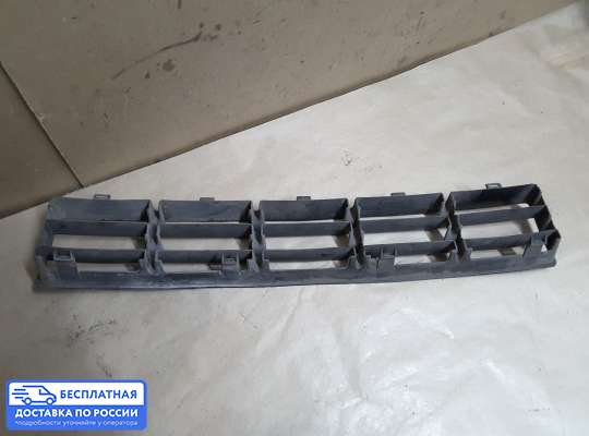 Решетка (заглушка) бампера на Volkswagen Golf IV (1J)