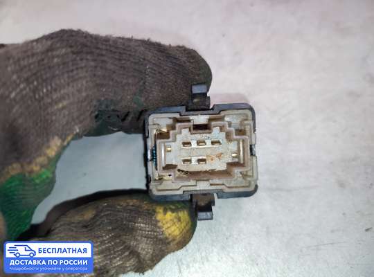 Кнопки стеклоподьемника на Volkswagen Vento (1HX0)