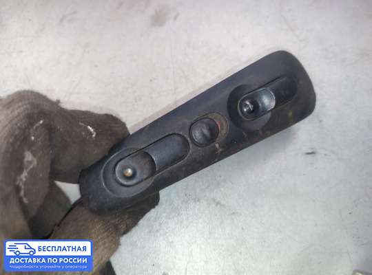 Кнопки стеклоподьемника на Opel Omega B