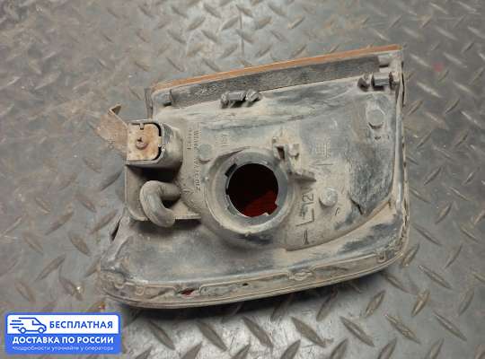Поворотник передний на Mitsubishi Pajero II