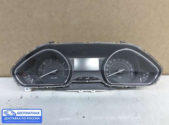 Щиток приборов на Peugeot 2008