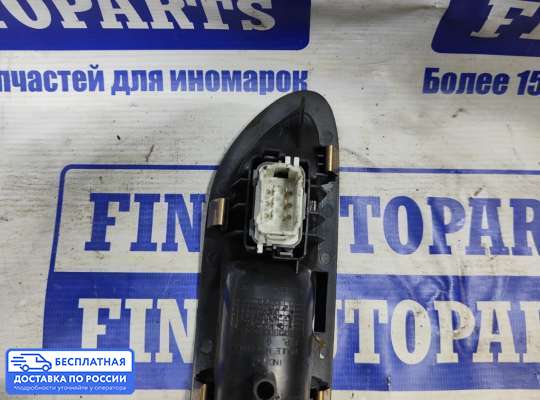 Кнопки стеклоподьемника на Renault Laguna II