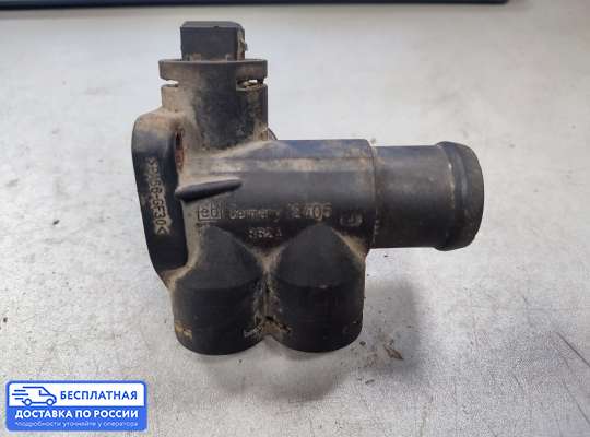Фланец (тройник) системы охлаждения на Audi 100 (4A, C4)