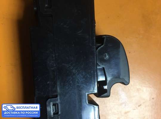 Кнопки стеклоподьемника на Mitsubishi Lancer IX
