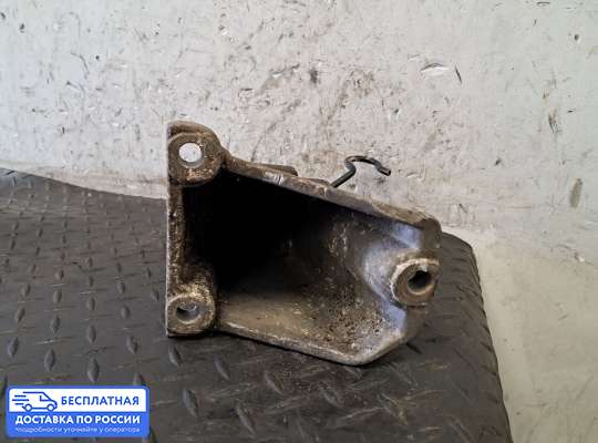 Кронштейн ДВС (лапа) на Audi A6 (C4)