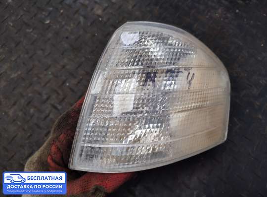 Поворотник передний на Mercedes-Benz C (W202)