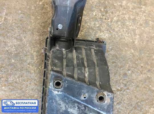 Корпус воздушного фильтра на Nissan Primera (P10)