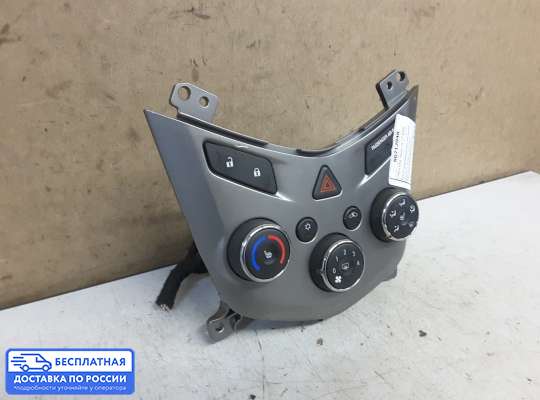 Блок управления печкой на Chevrolet Aveo II (T300)