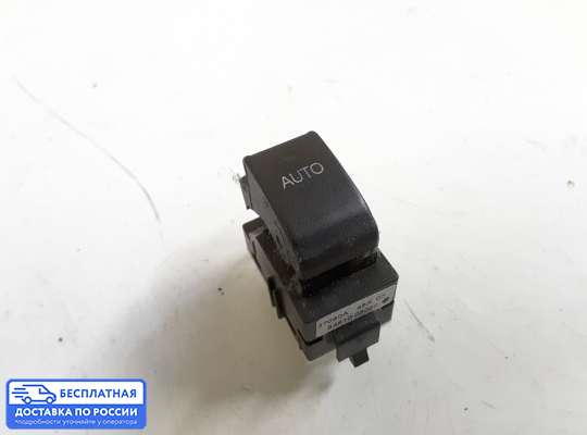 Кнопки стеклоподьемника на Toyota Avensis II (T250)