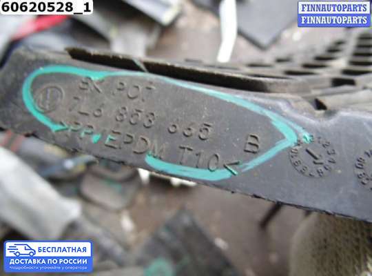 Решетка (заглушка) бампера на Volkswagen Touareg I (7L)