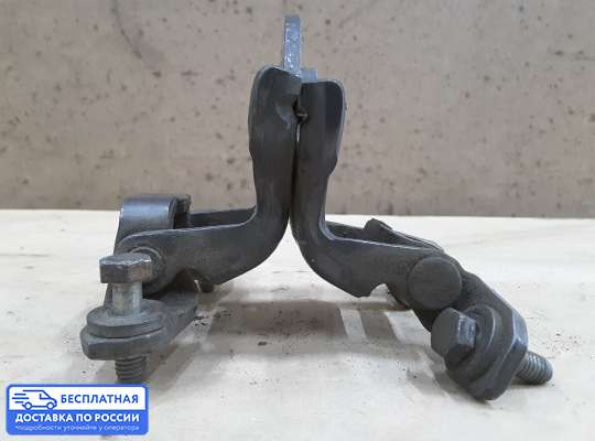 Петля двери на Mitsubishi Carisma