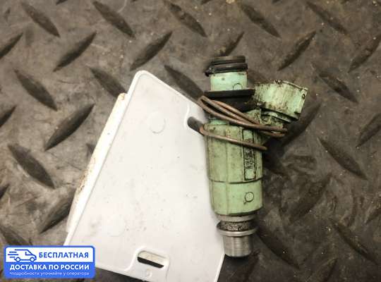 Форсунка топливная на Mitsubishi Carisma