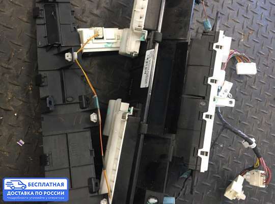 Щиток приборов на Toyota Prius II