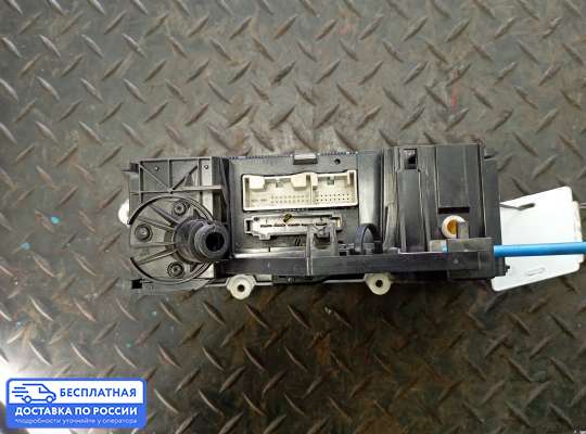 Блок управления печкой на Volkswagen Caddy III (2K)