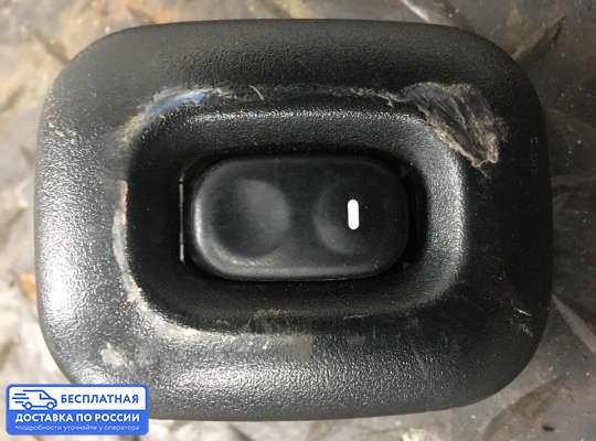 Кнопки стеклоподьемника на Nissan Terrano II R20