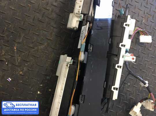 Щиток приборов на Toyota Prius II