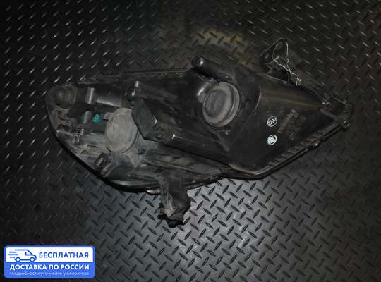 Фара передняя на Opel Zafira B