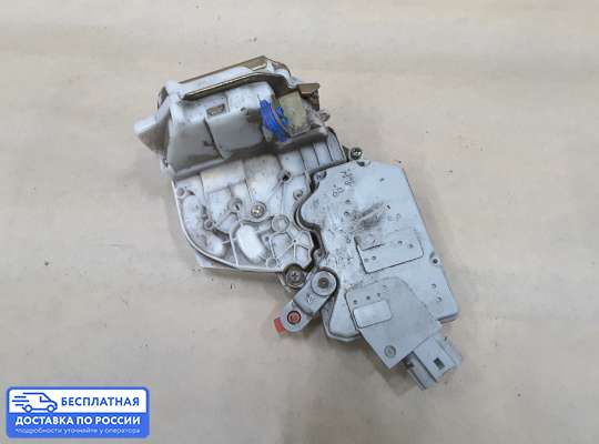 Замок боковой двери на Nissan Primera (P11)