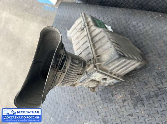 Корпус воздушного фильтра на Volkswagen Passat B3 (35i)