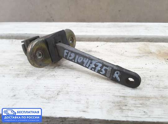 Ограничитель двери на Mitsubishi Mirage CJO