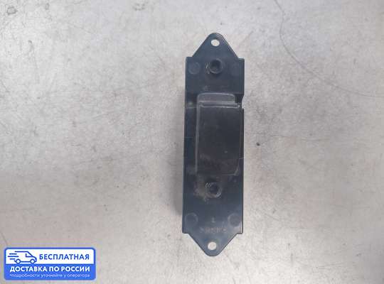 Кнопки стеклоподьемника на Mitsubishi Outlander II / XL (CW)