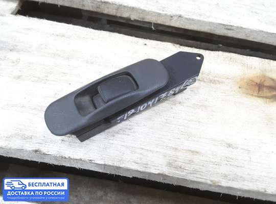 Кнопки стеклоподьемника на Mitsubishi Mirage CJO