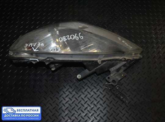 Фара передняя на Opel Zafira B