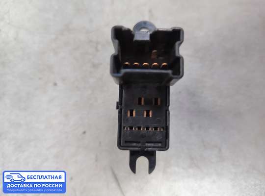 Кнопки стеклоподьемника на Nissan Teana II (J32)