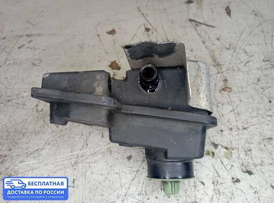 Бачок гидроусилителя на Volkswagen Polo Mk3 (6N/6KV)