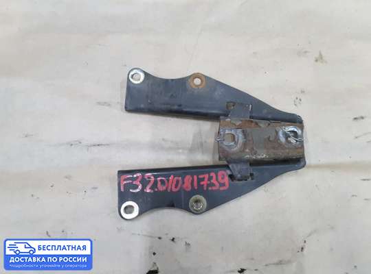 Петля капота на Nissan Primera (P11)