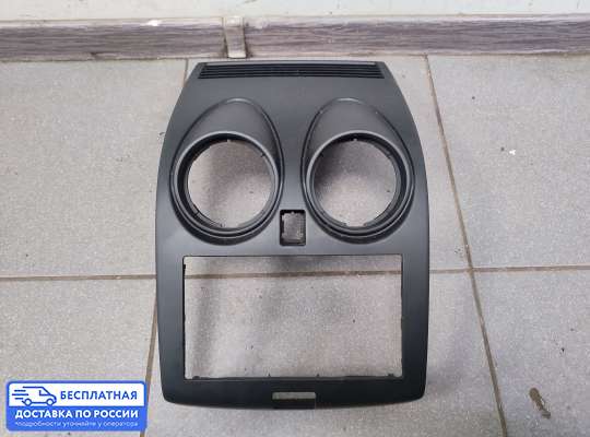 Рамка магнитолы на Nissan Qashqai I (J10)