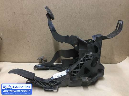Педальный узел (педаль) на Volkswagen Passat B3 (35i)