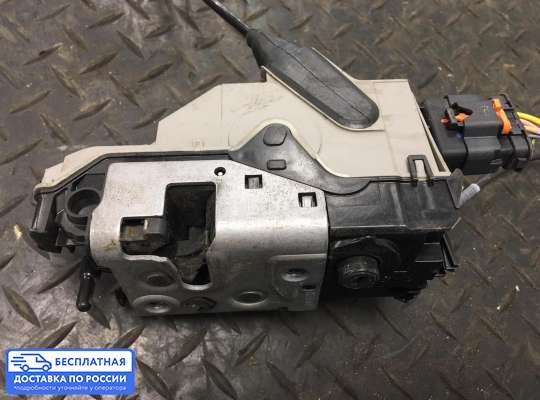 Замок боковой двери на Peugeot 2008