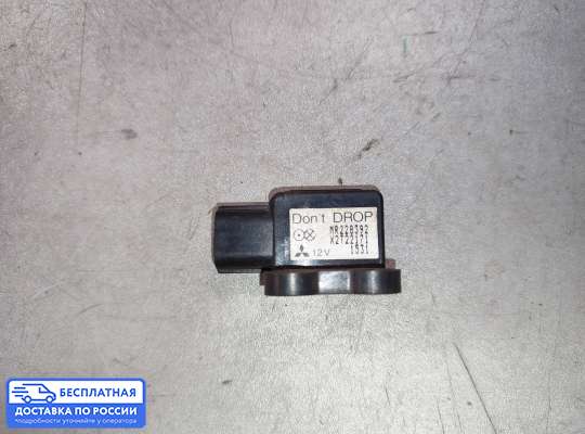 Датчик удара (Airbag) на Mitsubishi L200 (K6_T)