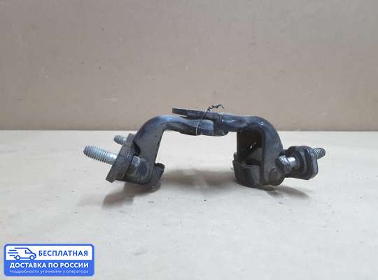 Петля двери на Mitsubishi Carisma