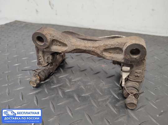 Скоба суппорта на Nissan Teana I (J31)