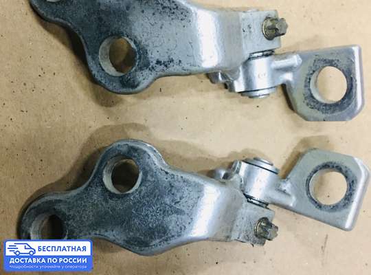 Петля двери на Ford Focus I