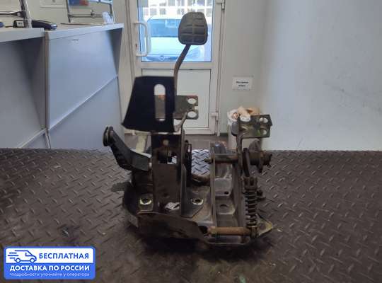 Педальный узел (педаль) на Volkswagen Passat B3 (35i)