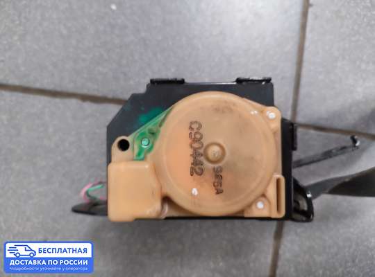 Ремень безопасности на Nissan Teana II (J32)