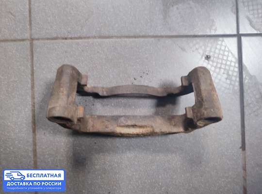 Скоба суппорта на Opel Monterey A