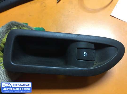 Кнопки стеклоподьемника на Renault Laguna II