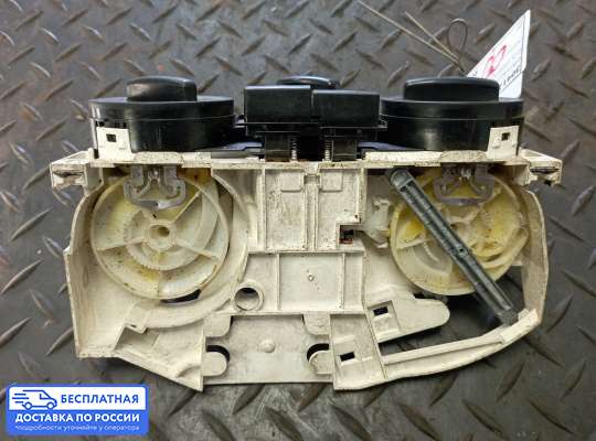 Блок управления печкой на Volkswagen Golf IV (1J)