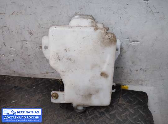 Бачок омывателя на Mitsubishi Pajero IV