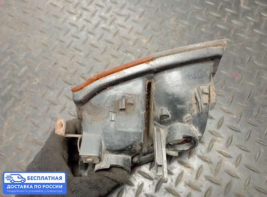 Поворотник передний на Mitsubishi Pajero II